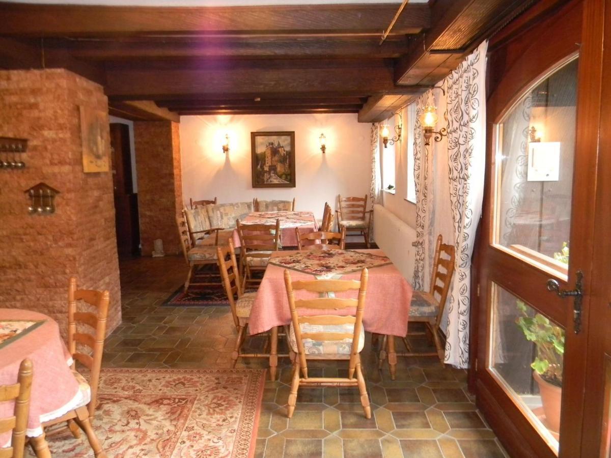 Gastehaus Am Calmont Panzió Ediger-Eller Kültér fotó